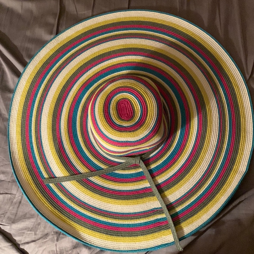 Oversized Wide-Brim Stripe Sun Hat